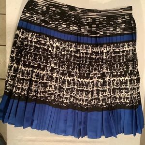 Vince Camuto Pleated Skirt Size 4